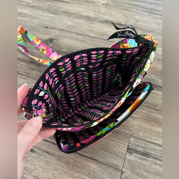 Vera Bradley cross body purse. Beautifully colorful! Very good used condition! - Picture 4 of 5